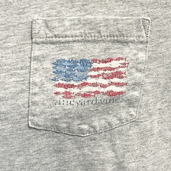 Distressed Vineyard Vines American flag graphic tee! - Picture 3 of 9